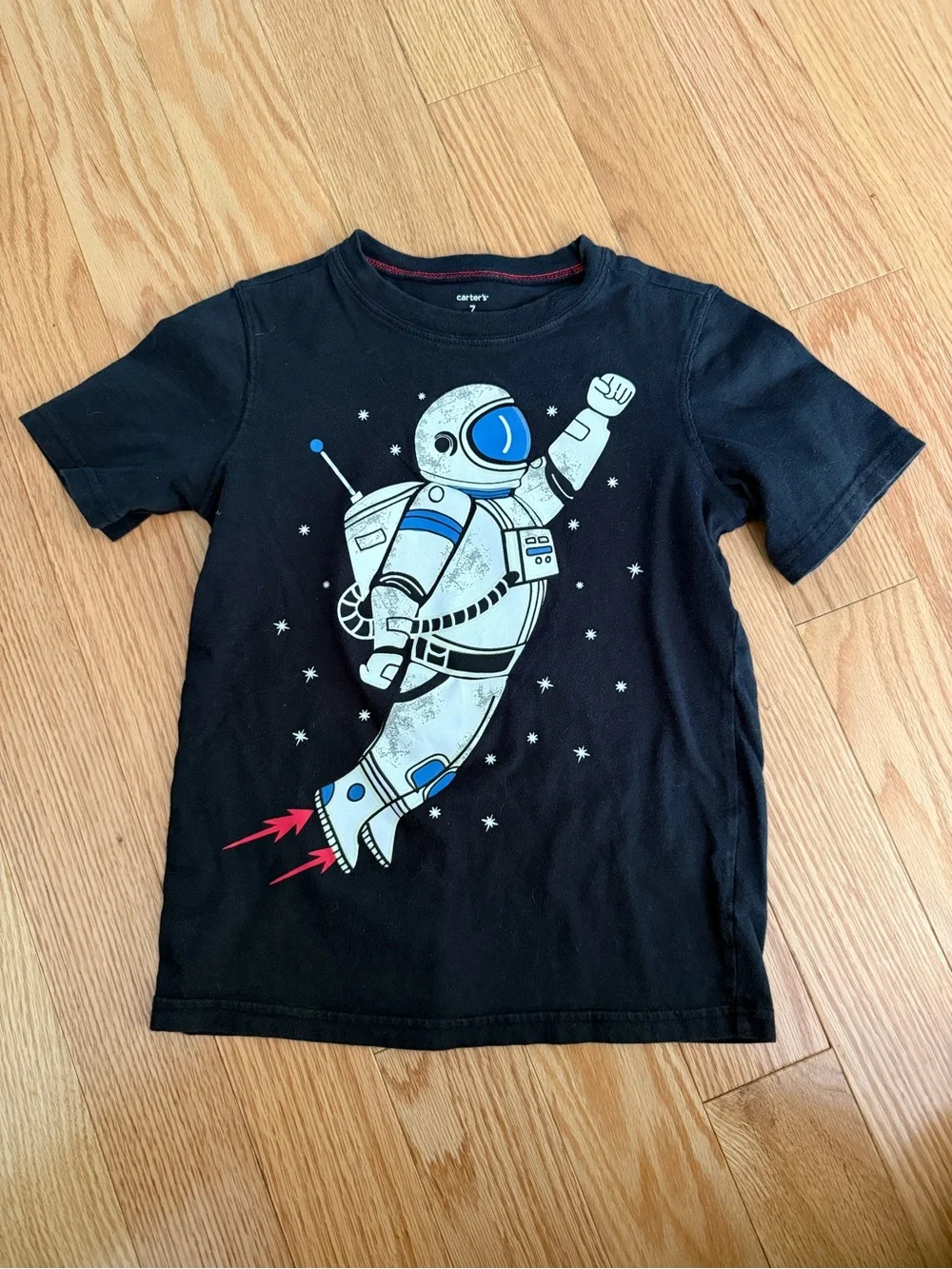 Carters Astronaut glow in the dark graphic t-shirt size 7